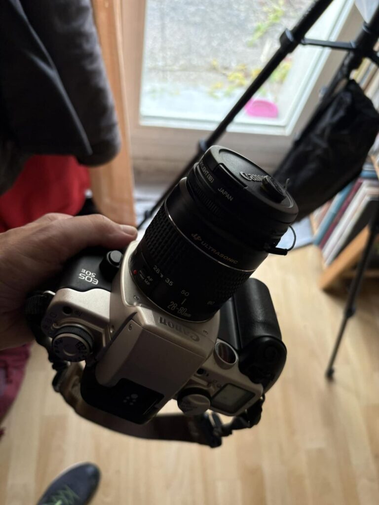 mon EOS 50 argentique qui fonctionne encore parfaitement bien. Il date pourtant de la fin des années 90.